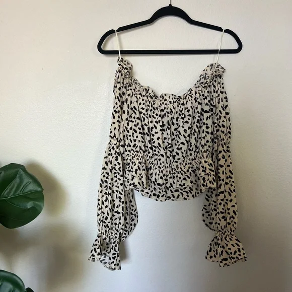 Summertime Off-Shoulder Leopard Print Top - Picture 2 of 5